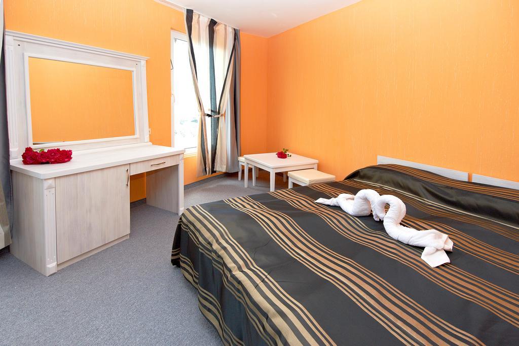Family Hotel Paros Πομόριε Δωμάτιο φωτογραφία